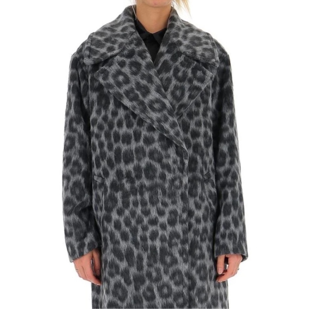 Women Michael Kors wool coat with button and snap closure